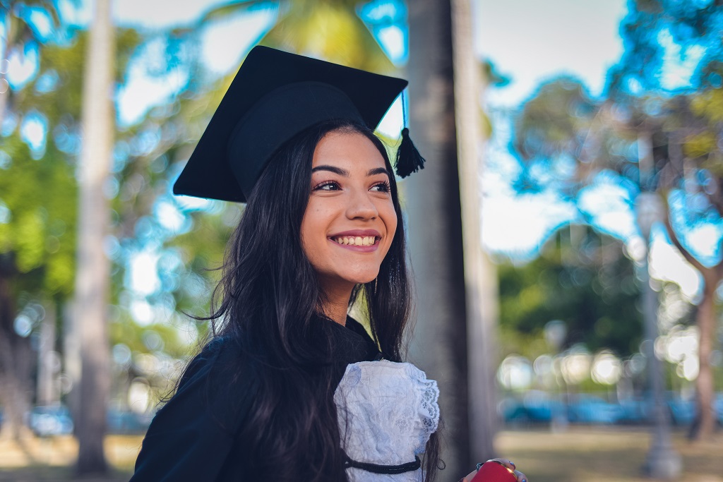 Pendaftaran Pascasarjana Ilmu Komunikasi 2025: Kampus Terbaik dan Passing Grade