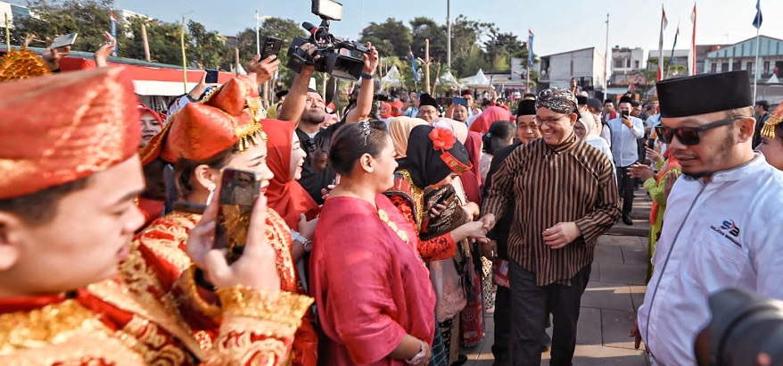 Jejak Kedekatan Anies Baswedan dengan Warga Sekitar pada Peringatan HUT RI