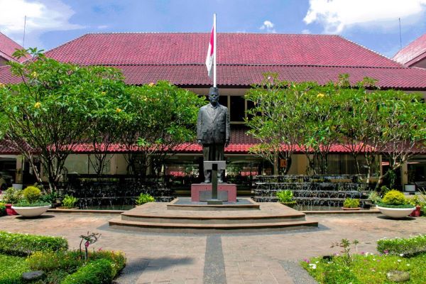 Bagaimana Kuliah di Fakultas Hukum Universitas Indonesia? Ini Pengalamannya